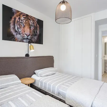 2 Montana - Available For Long Денія